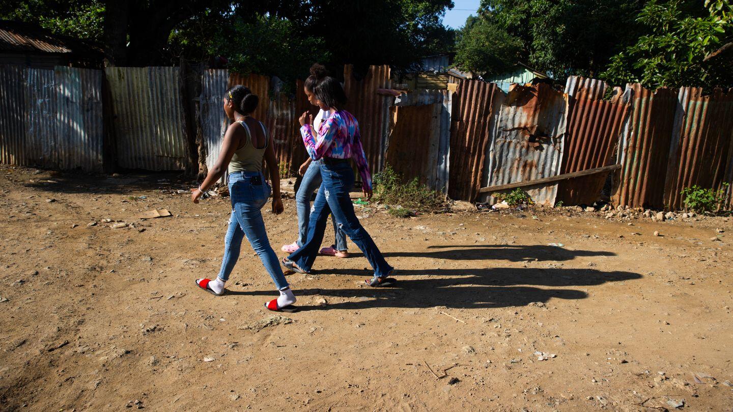 Adolescentes integrantes de la iniciativa Fabricando Sueños