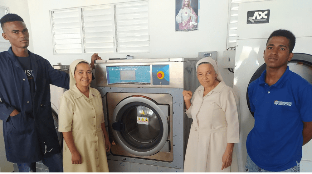CONAPE, AFP POPULAR y UNFPA entregan equipos a centros de adultos mayores