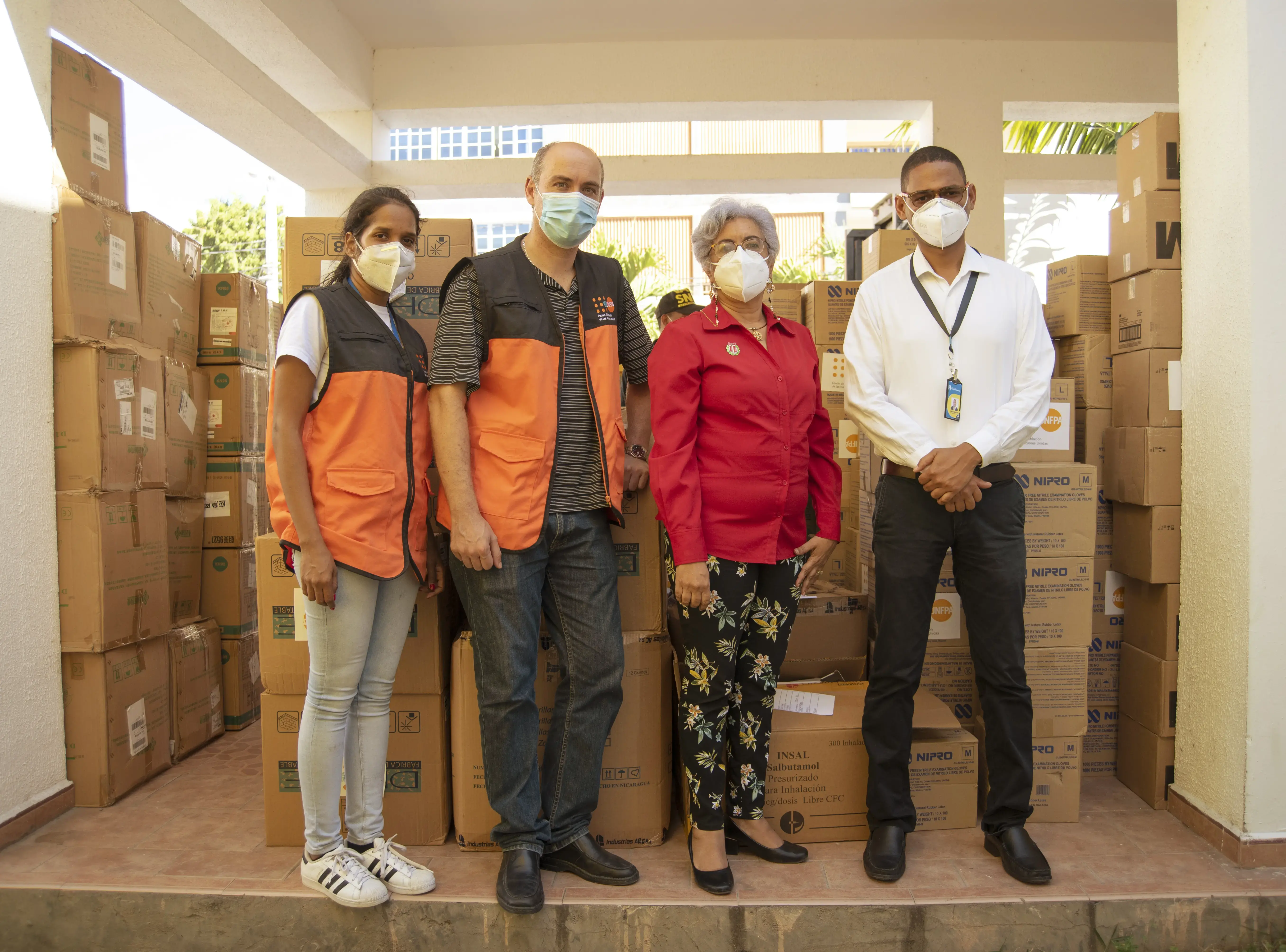 UNFPA entrega equipos de protección a embarazadas y personal médico en Azua, República Dominicana