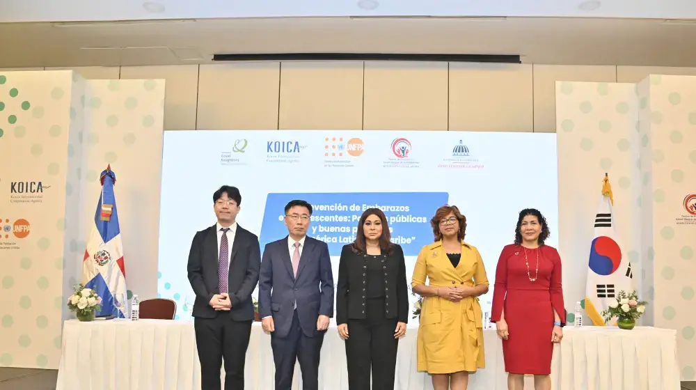 Ministerio de la Mujer y panelistas internacionales discuten acciones para la prevención del embarazo en adolescentes 