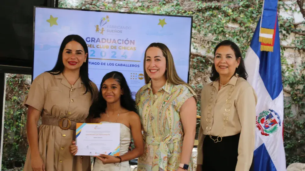 CEDI-Mujer y UNFPA celebran graduación de clubes de chicas Fabricando Sueños en lucha contra embarazo adolescente