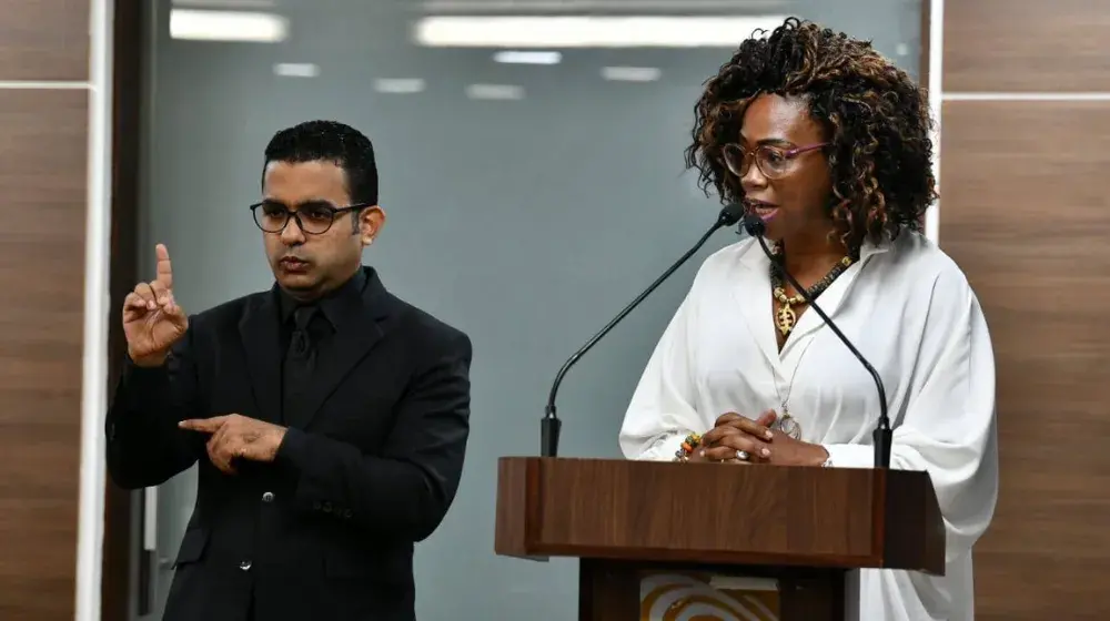 Exvicepresidenta de Costa Rica aboga por una democracia paritaria; felicita en RD se haya puesto en debate el tema   