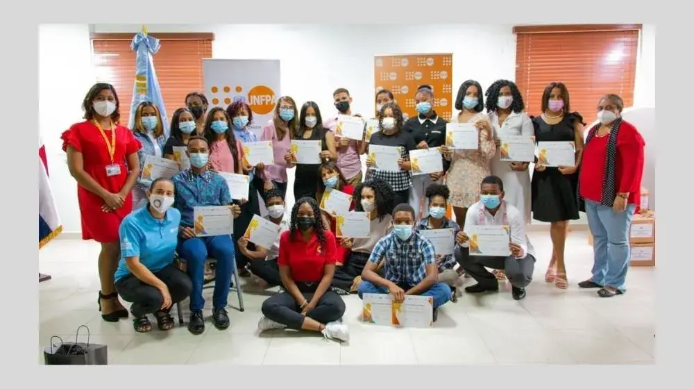 UNFPA celebra primera graduación del curso de Educación Integral en Sexualidad Extraescolar para jóvenes